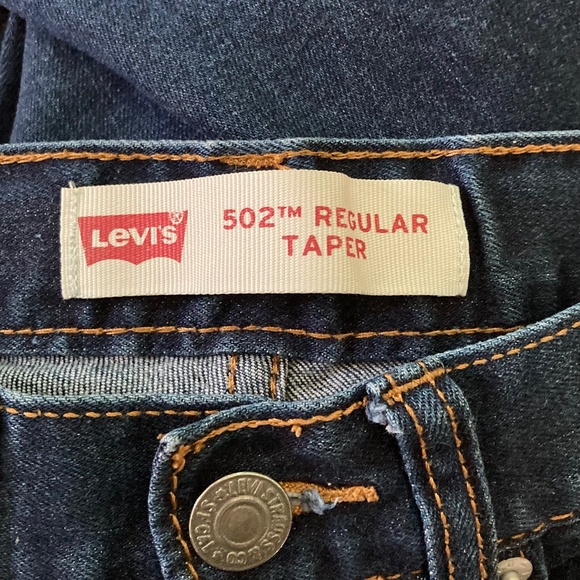 Boy’s size 10 Levi’s regular taper leg blue jeans with adjustable waist - Picture 4 of 7